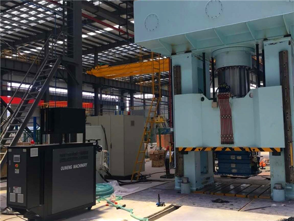 模溫機(jī)和導(dǎo)熱油爐注意事項(xiàng)