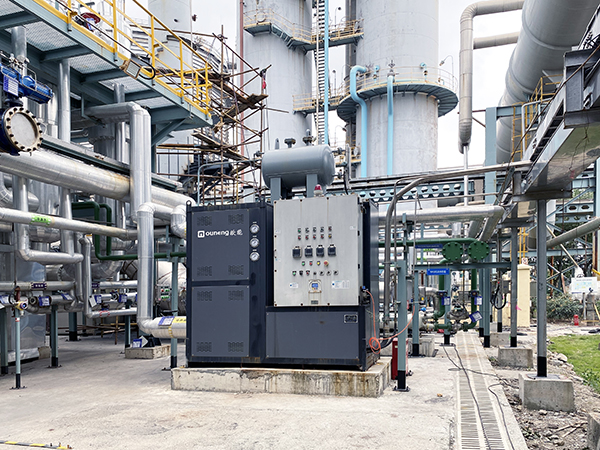 真實工作導熱油電加熱器圖片，高溫下穩定運行