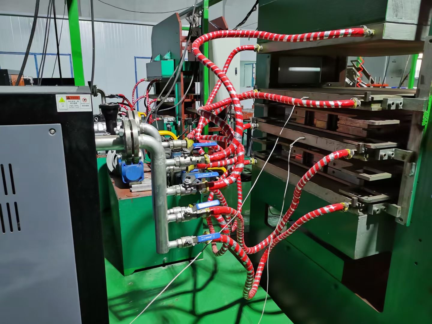 模溫機(jī)快速接頭的種類、功能及注意事項(xiàng)