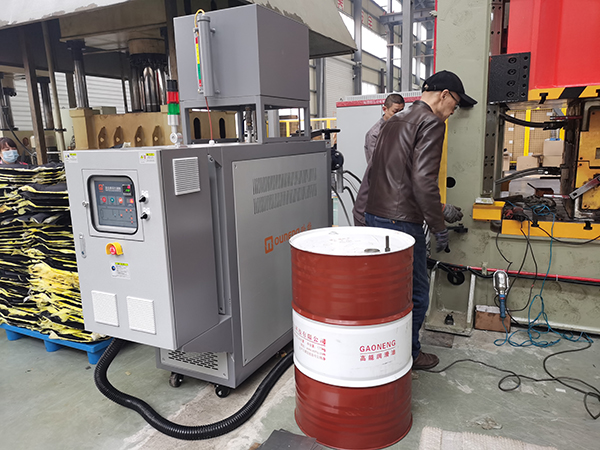 高效控溫，內(nèi)飾件模溫機(jī)確保汽車隔音墊生產(chǎn)質(zhì)量