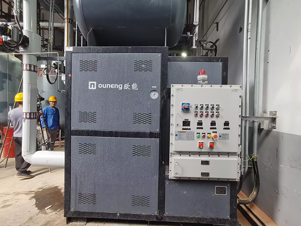 醫(yī)藥中間體反應(yīng)釜控溫化工專用防爆油溫機(jī)