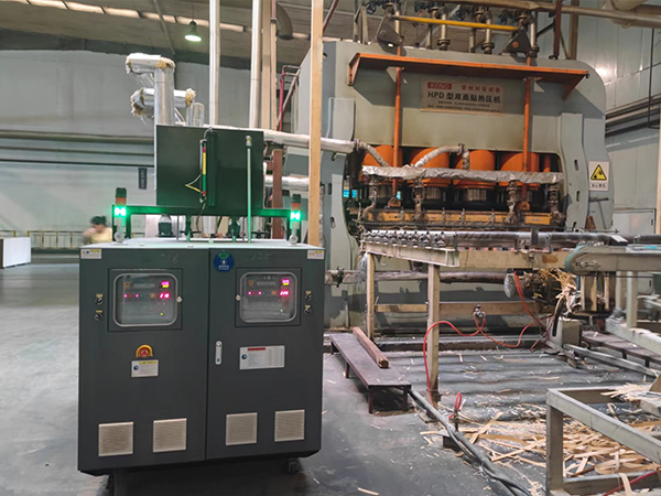 雙機一體模壓模溫機應(yīng)用于貼面壓制，助力地板強化復(fù)合工藝